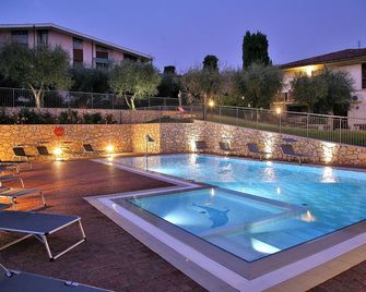Residence Uliveto - Garda - Basen