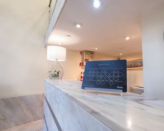 Hotel do Norte - Porto - Front desk