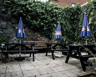 Black Dog Inn - Bolton - Innenhof