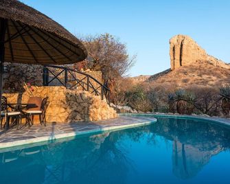 Vingerklip Lodge - Epupa - Pool