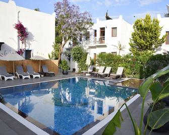 Manuela Boutique Hotel Bitez - Bitez - Piscina