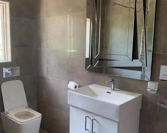 White House lodge in Scotburgh - Scottburgh