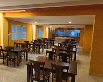 Marksman Resort - באנגאלור - מסעדה