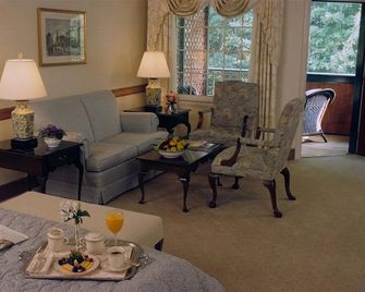 Chateau Merrimack Resort & Spa - Tyngsboro - Living room