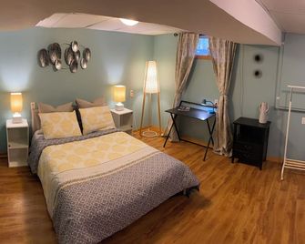 Country Roads Dwelling - Hamilton - Bedroom