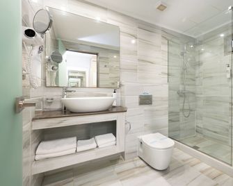 Karras Grande Resort - Tsilivi - Koupelna