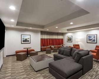 Microtel Inn & Suites by Wyndham Kitimat - Kitimat - Lounge