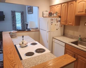 Bretton Woods slopeside condo - comfortable and close with room to spread out! - Carroll - Kuchyň