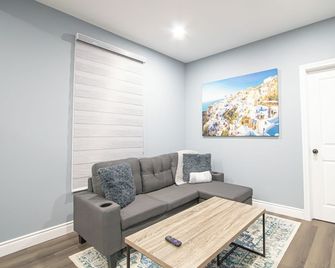 Designer 2BR Suite - Steps to Vic Hospital - Wortley - London