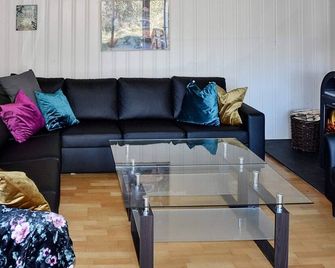10 Person Holiday Home in Skei i Jolster - Jølster - Sala de estar