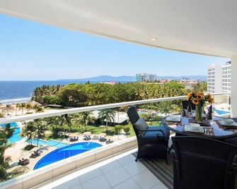 Modern- Renovated- Breathtaking 6th Floor- 3 Bedrooms Villa Magna - Nuevo Vallarta - Balcón