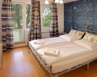 Family Hotel Amor - Russe - Schlafzimmer
