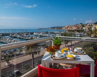 Ibis Budget Menton - Menton - Balcony