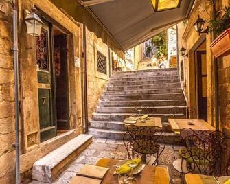 Old Town Hostel - Dubrovnik - Patio