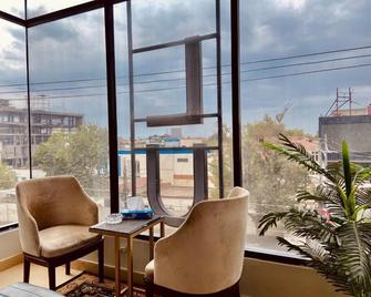Grand Luxury Hotel Multan - Multān - Balcony