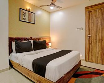 Hotel O Blue Inn Residence Near R City Mall - Mumbai - Bedroom