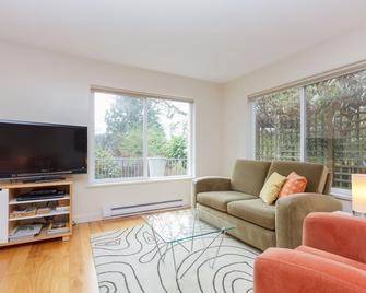 Victoria, ~bc~ - Fully Furnished-Self Contained Garden Suite - Victoria - Living room