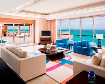 جراند فييستا أمريكانا كورال بيتش كانكون - بسعر شامل جميع الخدمات - كانكون - غرفة معيشة