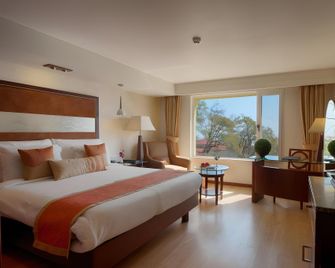 Royal Orchid Fort Resort - מוסורי - חדר שינה