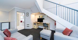 Aubyn Court Spa Motel - Palmerston North - Living room