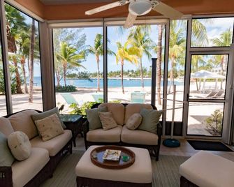 Cayman Islands Stunning Condo On The Sand - Kaibo Yacht Club - North Side - Living room