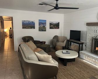 Desert Villa Oasis - Gateway to the Eastern Sierras, Death Valley, and Yosemite - Ridgecrest - Olohuone