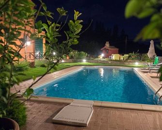 Poggio Montali Nestled among vineyards and olive groves - Monte Roberto - Басейн
