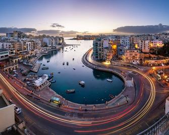 Stylish 2 Bedroom Apartment in an Amazing Location - Sliema - Piscina