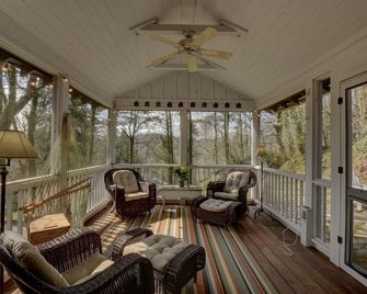 Hypnotic Screened Porch - Highlands - Balcony
