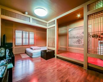 Pohang Daejamdong Phone - Pohang - Habitación