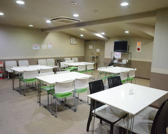 Kumamoto Capsule Hotel - Hostel, Caters to Men - Kumamoto - Restaurant