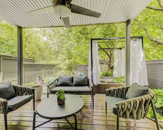 Designer CityHome Terrace Level Garden unit with Hot Tub - Atlanta - Patio