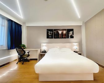7 Days Premium Hotel Kaifeng Songcheng Road Jingxi - Kaifeng - Bedroom