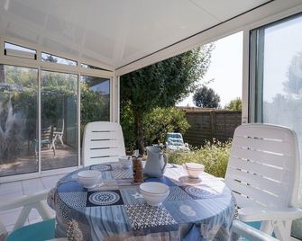 Maison Mitoyenne 3 Pieces Avec Jardin Pour 4 Pers A Locmariaquer - Fr-1-477-36 - Locmariaquer - Balcony