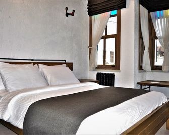 Rooftop Balat Rooms & Apartments Turkuaz Olive - Istanbul - Schlafzimmer