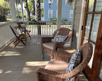 Couples Retreat, Walk to waterfront, shops and restaurants! - Beaufort - Balcony