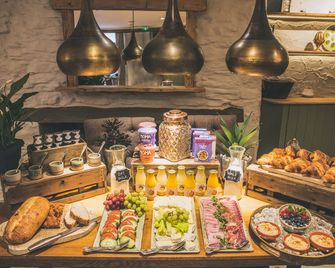 Bayards Cove Inn - Dartmouth - Buffet