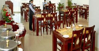 Hotel Asset Summit Suites - Ernakulam - 餐廳