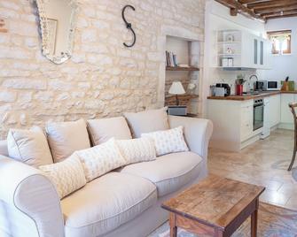 The Mews - Puligny-Montrachet - Obývací pokoj