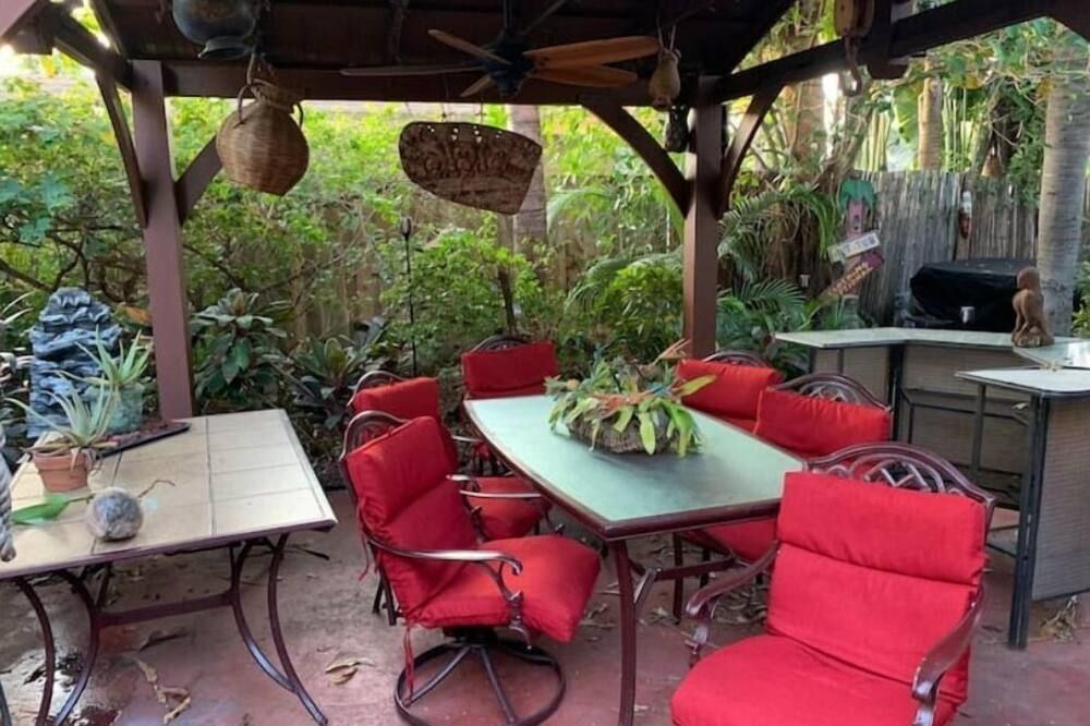 Captin' Joe's Tropical Palm Beach Hot Tub Hideaway - ווסט פאלם ביץ' - פטיו