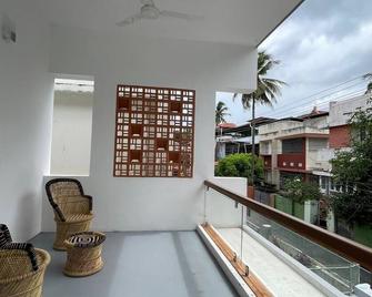 Casa Grey Trivandrum - ティルヴァナンタプラム - バルコニー