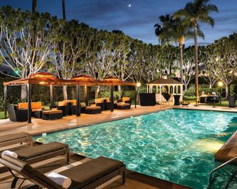 DoubleTree by Hilton Hotel Carson - Carson - Pool