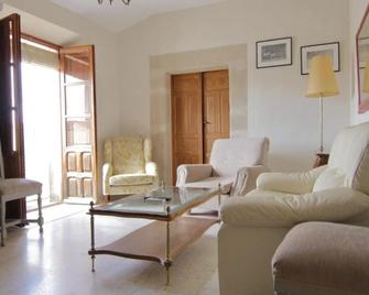 Apartamentos Altozano - Trujillo - Sala de estar