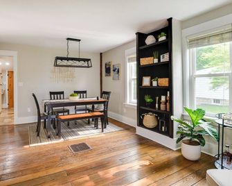 Bell Street by the Falls - Chagrin Falls - Comedor
