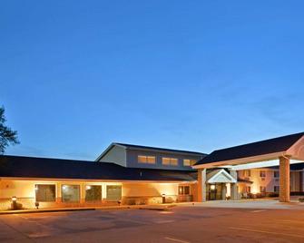 AmericInn by Wyndham Marshall - Marshall - Gebäude