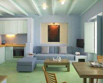 Voreina Gallery Suites - Pyrgos Kallistis - Huiskamer