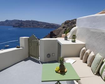 Kyrkos Collection - Oia - Balcony