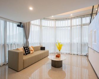 Yuetu Light Luxury Apartment (Yantian Branch) - Shenzhen - Habitación