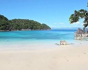 Tugawe Cove Resort - Caramoan - Plage