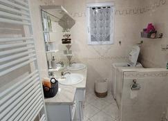 Appartement cosy style industriel - Bourges - Bathroom